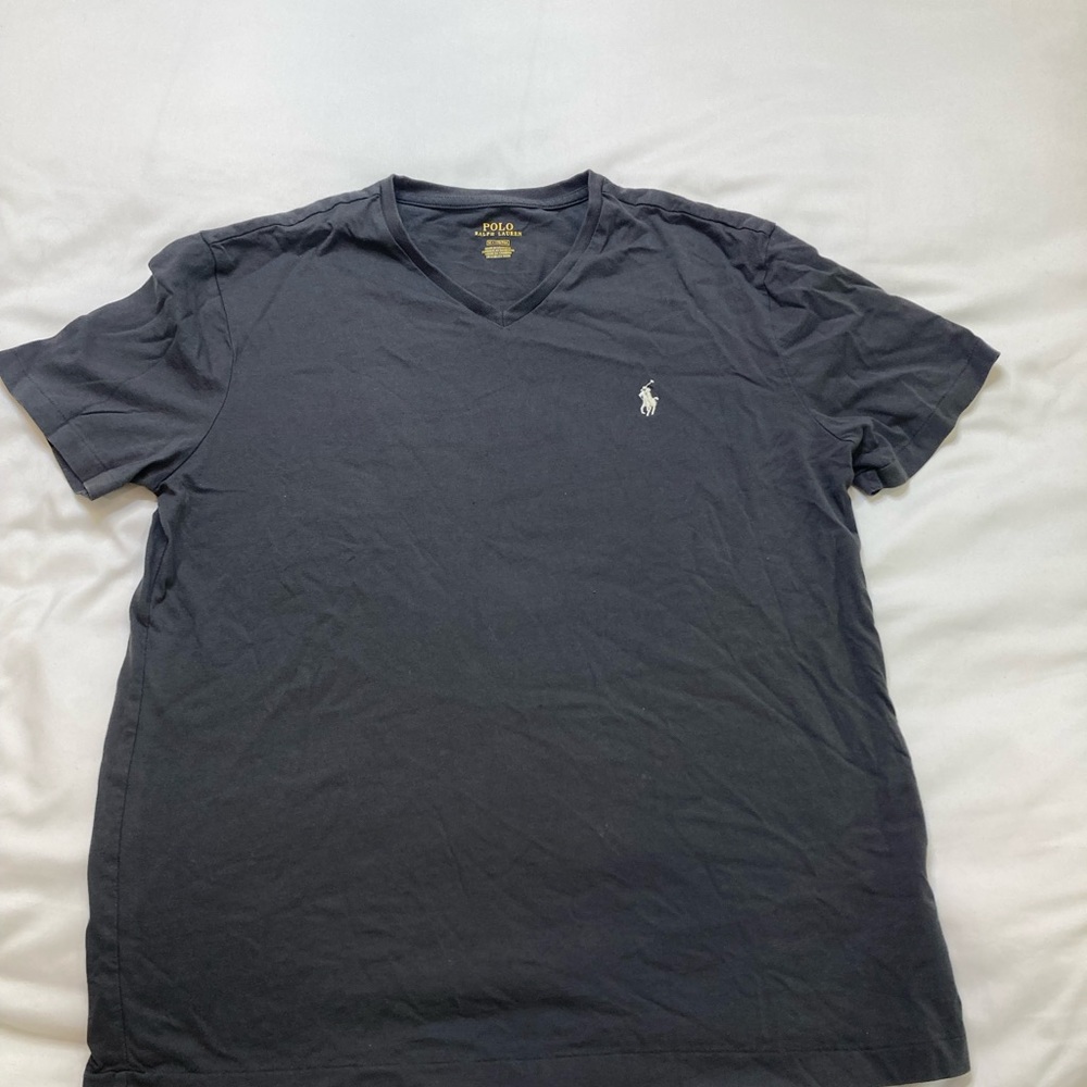 Gray tshirt